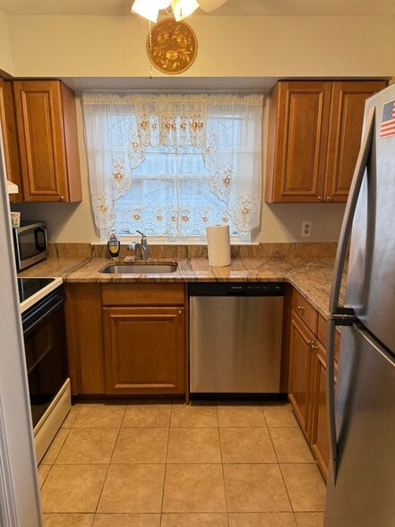 Building Photo - 80 Mountain Ct