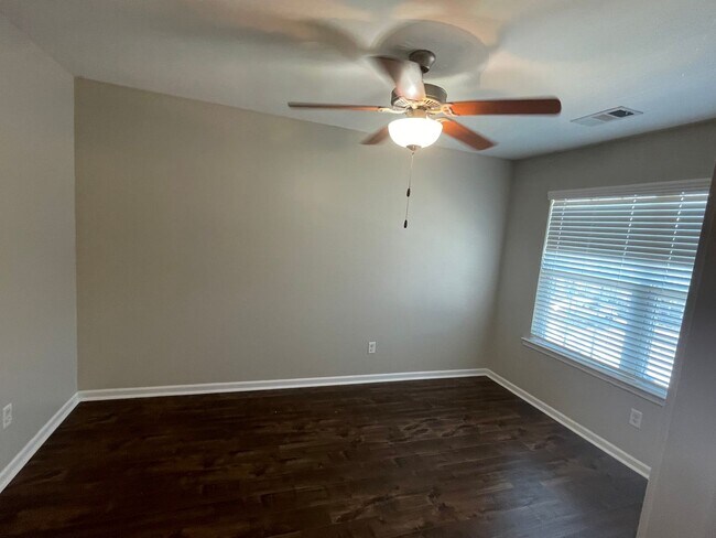 Building Photo - Beautiful Goodlettsville Condo Rental – 2 Bed, 2.5 Bath