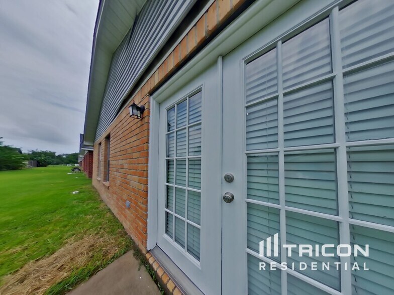 Building Photo - 3211 Kelling St
