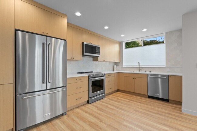 Building Photo - 2bd/1.75ba Seattle Home