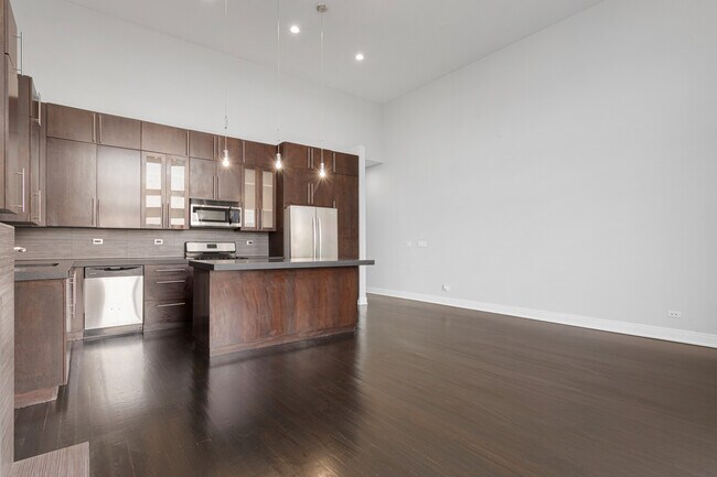 Building Photo - 1412 W Morse Ave