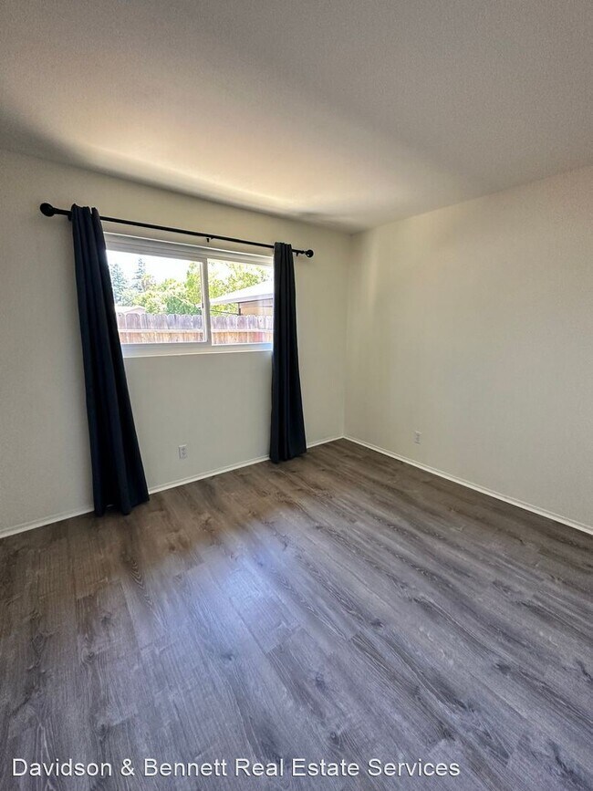 Building Photo - 2 br, 1 bath House - 3985 Dunhill