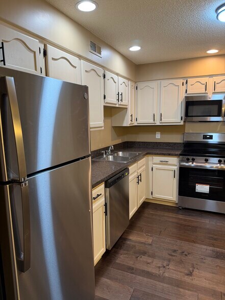 Building Photo - 698 Trailcrest Ct