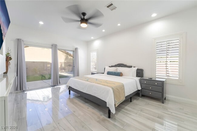 Building Photo - 2076 E Wigwam Ave