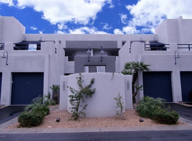 Building Photo - 902 W Glendale Ave