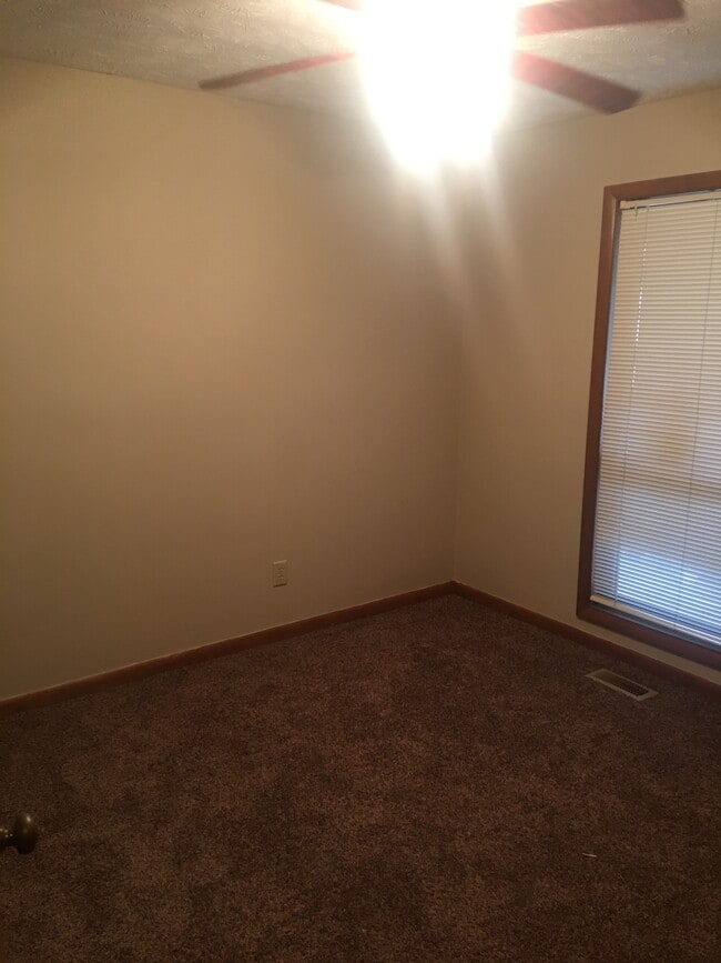 Building Photo - 6886 Kingsgate Dr