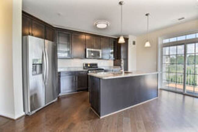 Building Photo - Spacious and Modern 2BR/2BA Condo in Norbeck Crossing