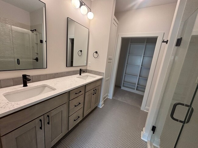 Building Photo - 123/125/127/129 Sheridan