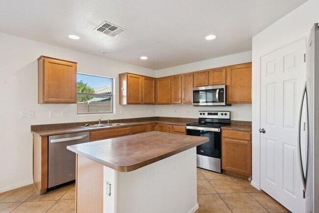 Building Photo - 3076 W Silver Creek Dr