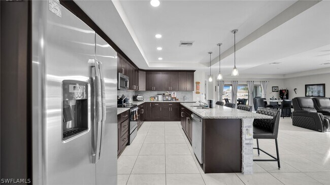 Building Photo - 569 Croydon Ave S