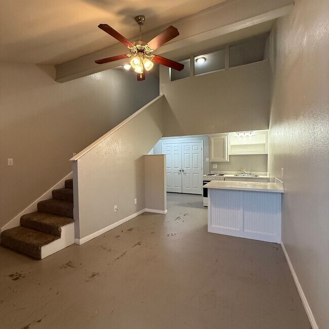 Primary Photo - $500 Off 1st Full Month!* All Utilities In...