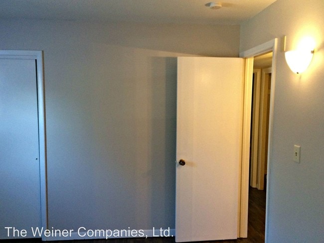 Building Photo - 407 W White St