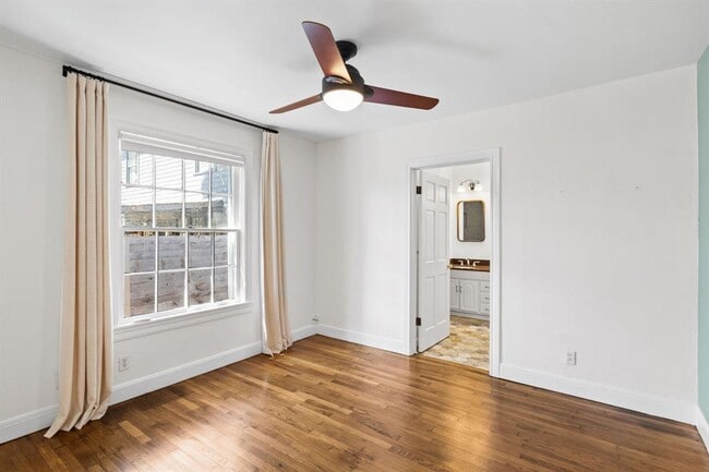 Building Photo - 1318 Bonham Terrace