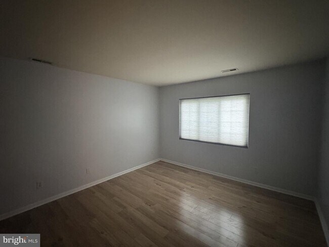 Building Photo - 9 Tintern Ct