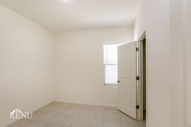 Building Photo - 35327 W San Capistrano Ave