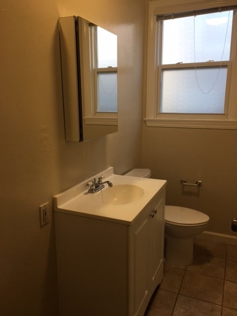 Building Photo - Charming 2 Bedroom Home Close to Downtown