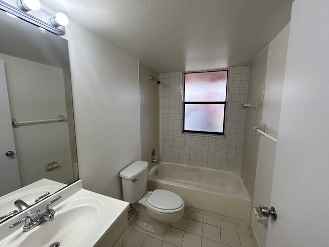 Building Photo - 5200 NW 31st Ave