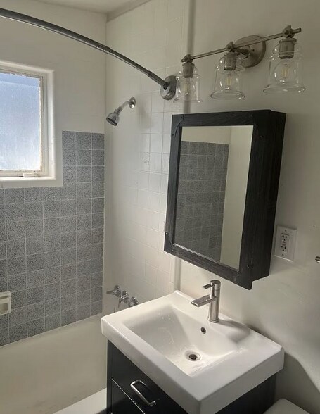 Building Photo - 3250 E Water St