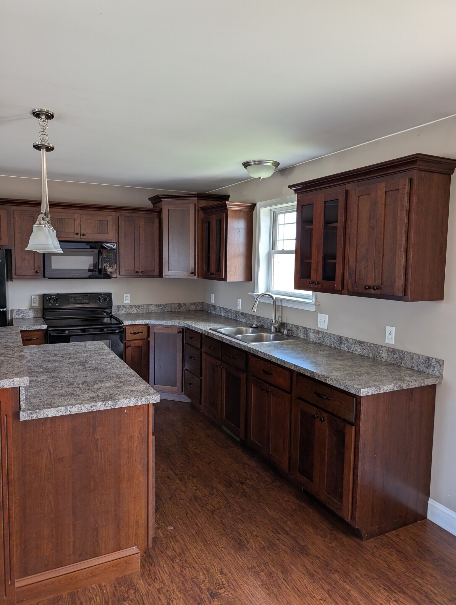 Building Photo - 17 Victoria Ct