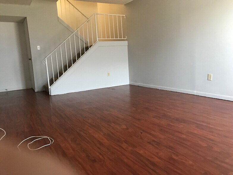 Building Photo - 6033 Wingedfoot Ct