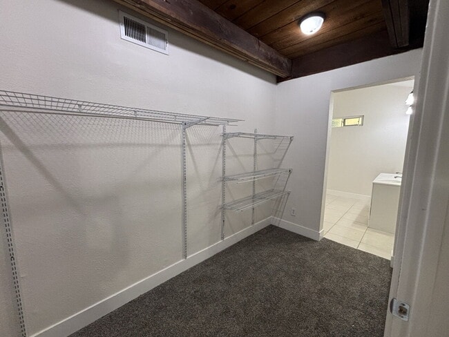 Building Photo - Fully remodeled home on acreage on N Shing...