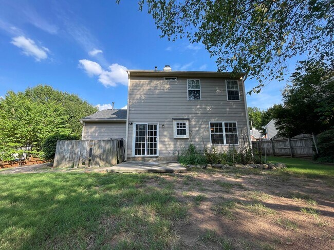 Building Photo - Beautiful, updated 3br 2.5 ba home with garage, fenced-yard in Home Valley Farms Now Available!