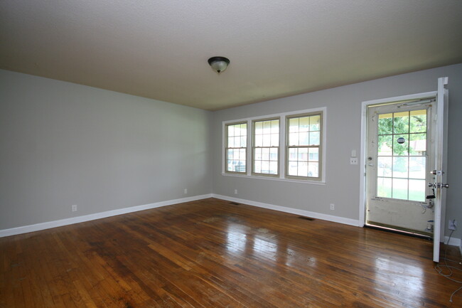 Building Photo - 4029 Knollbrook Dr NW
