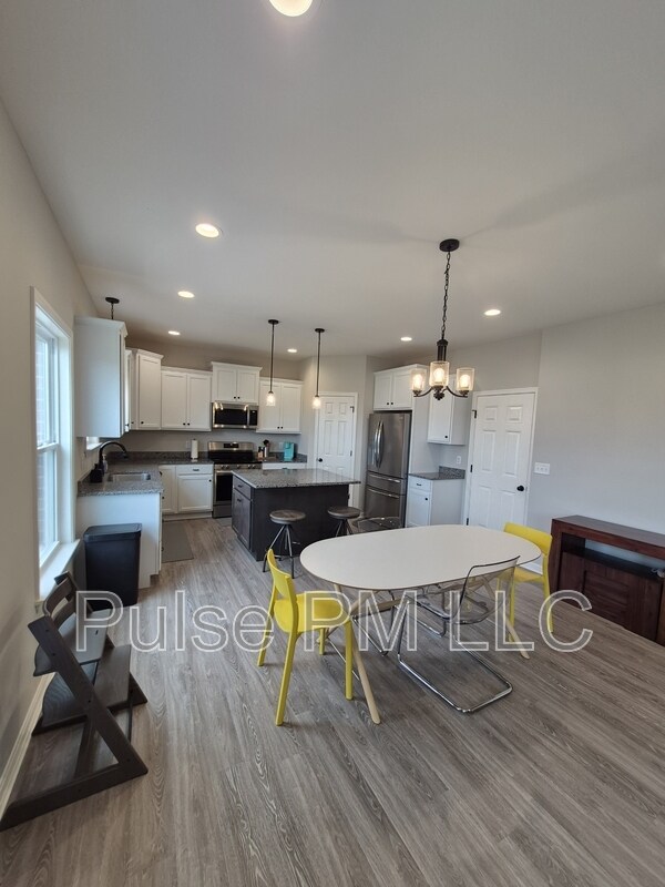 Building Photo - 6179 Ballyshannon Dr