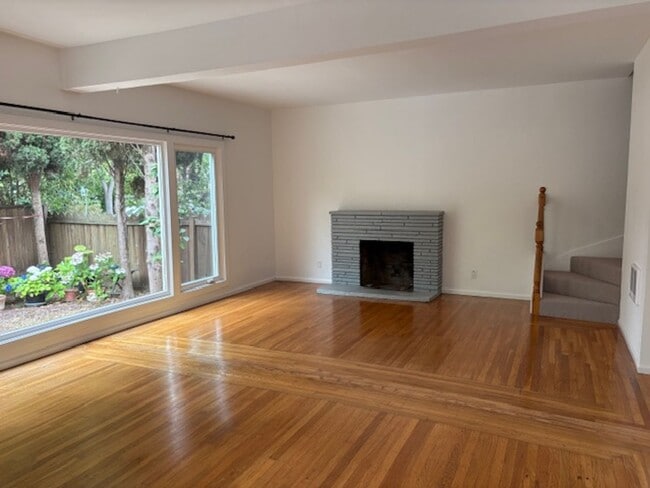 Building Photo - Beautiful Remodeled Berkeley 3 Bedroom Dup...