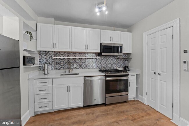 Building Photo - 2339 3rd St NE