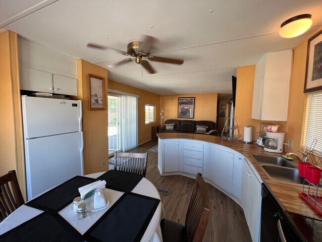 Building Photo - FURNISHED WINTER RETREAT!