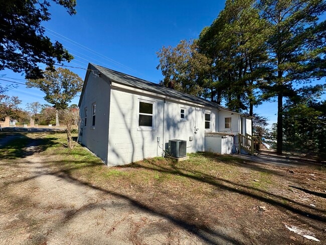 Building Photo - 889 W Main St