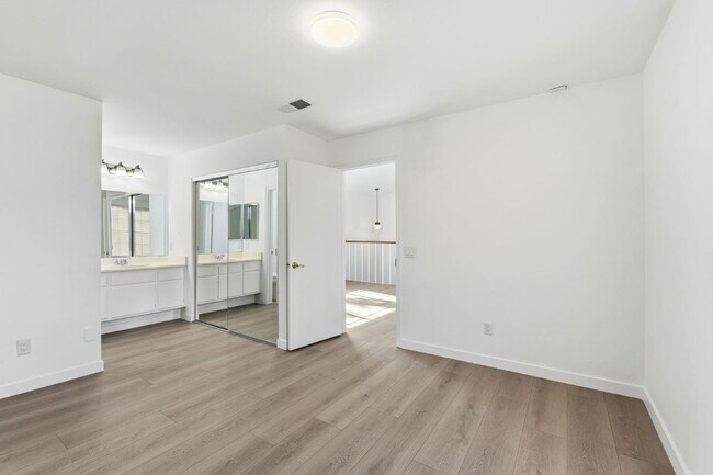 Building Photo - 29016 Lillyglen Dr