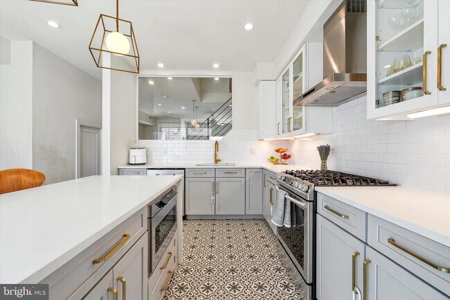 Building Photo - 1726 Hope St