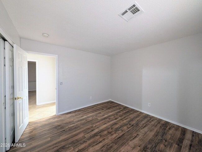 Building Photo - 15748 W Paradise Ln