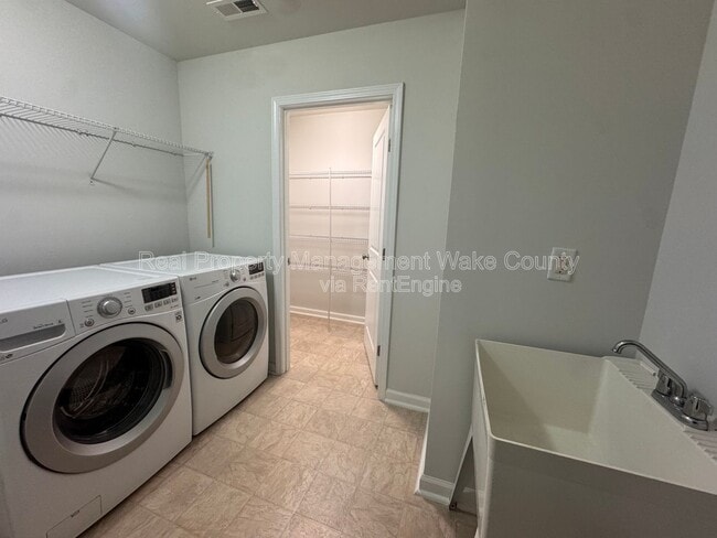 Building Photo - 837 Salem Pointe Pl