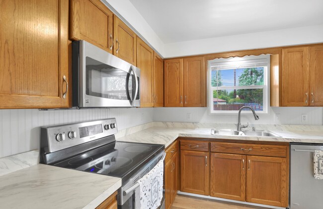 Building Photo - Charming Unfurnished Spokane Home with Large Shop in a Prime Northwest - Unfurnished