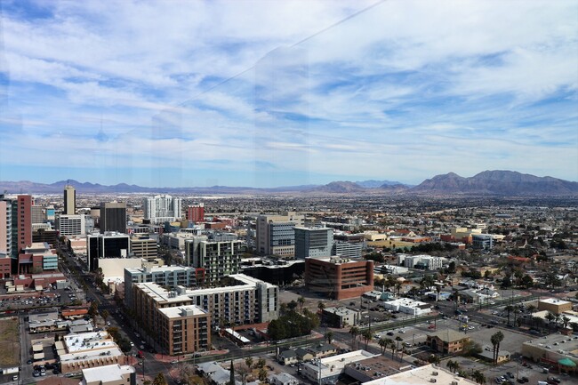 Building Photo - Unfurnished Downtown Hi-Rise Loft near the...