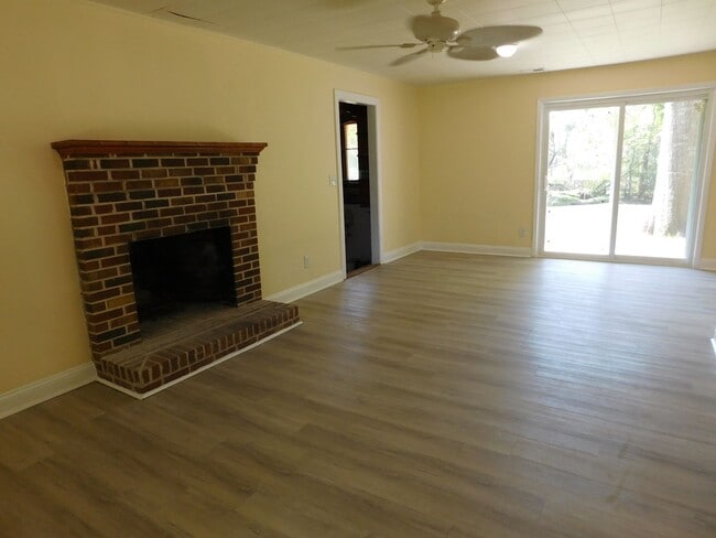 Building Photo - 4925 Morton Rd