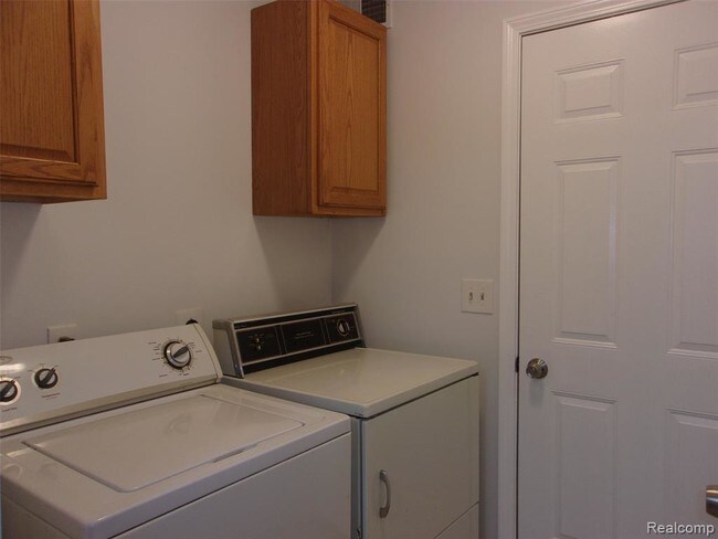 Building Photo - 21749 Lincoln Dr