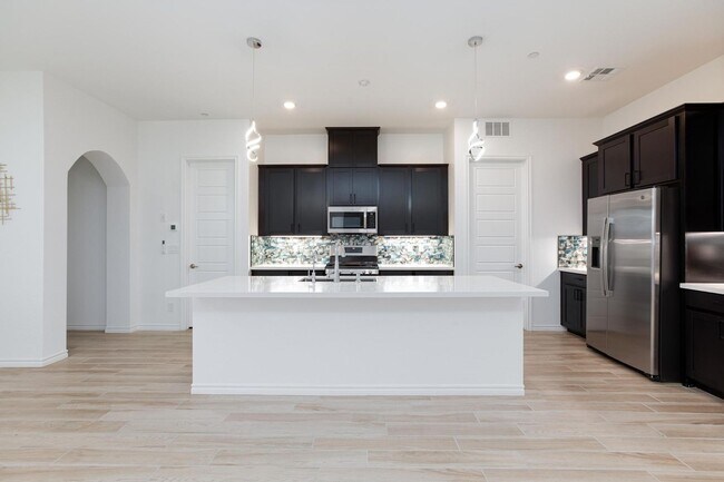 Building Photo - 55+ Guard-Gated Home – Move-In Ready