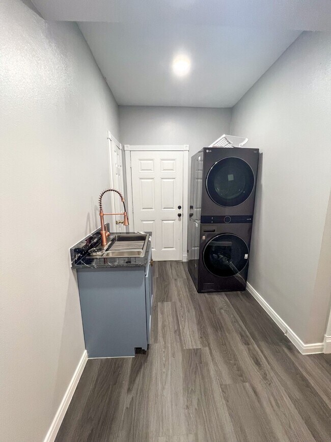 Building Photo - 4605 Orange St