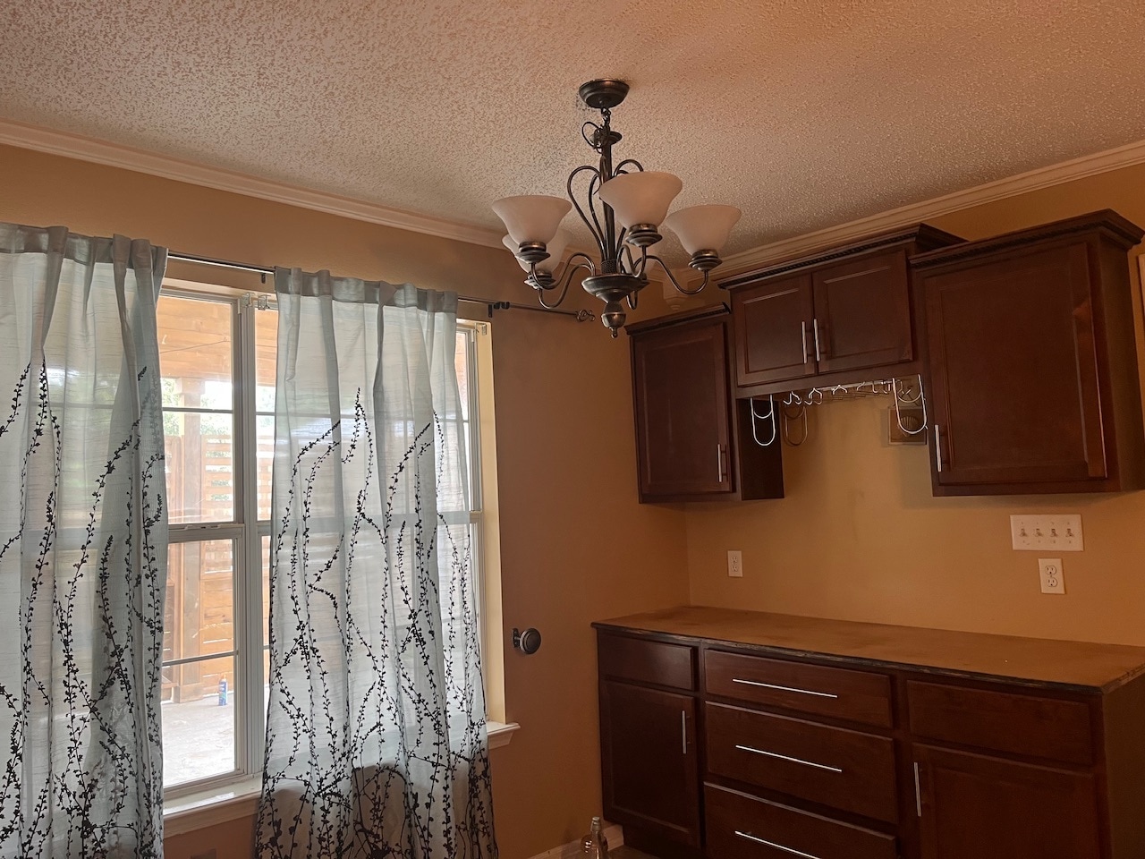 Building Photo - 15457 Woody Dr