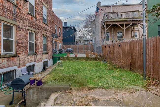 Building Photo - 277 Palisade Ave