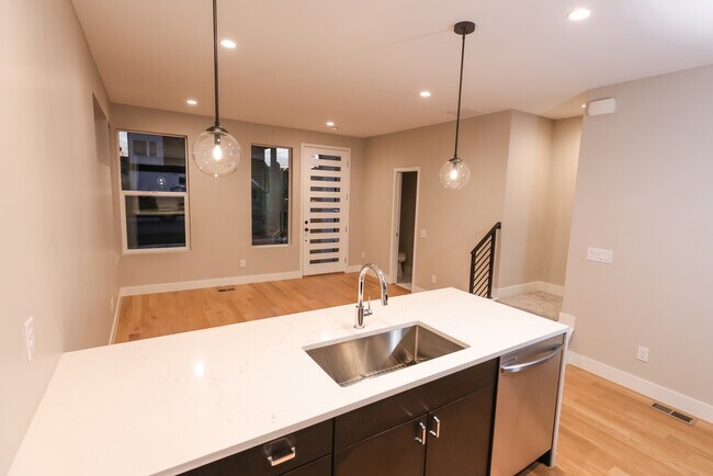 Building Photo - 1294 Stuart St