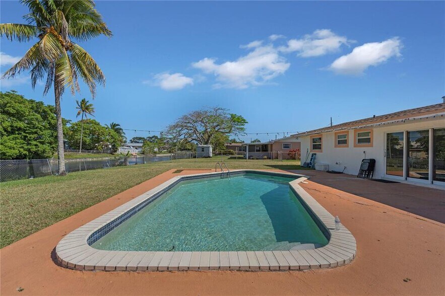 Building Photo - 20831 NW Miami Ct