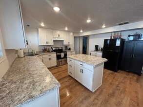 Building Photo - 568 N 200 W