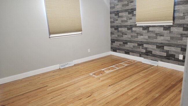 Building Photo - 135 E Revere Ave