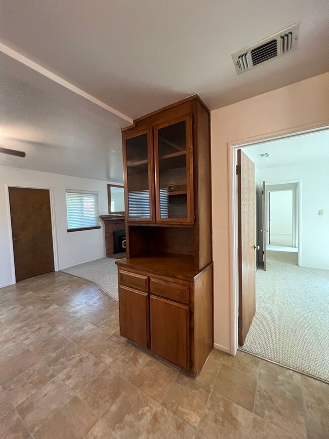 Building Photo - NICE 3 BEDROOM HOME IN ROSEVILLE!