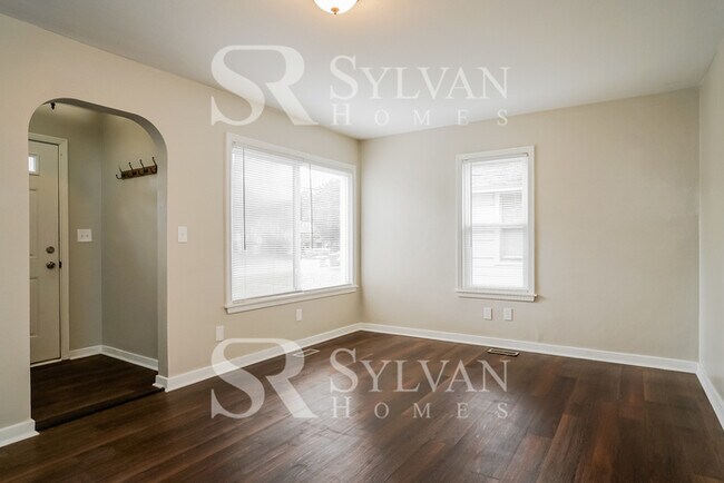 Building Photo - Lovely 3BR 1.5BA home